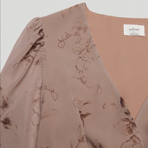 Wilfred Smocked V-neck blouse - Picture 7 of 8